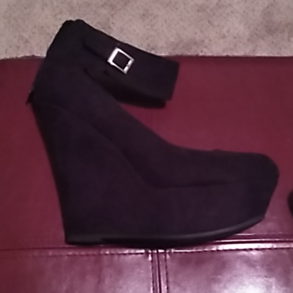 Shoe